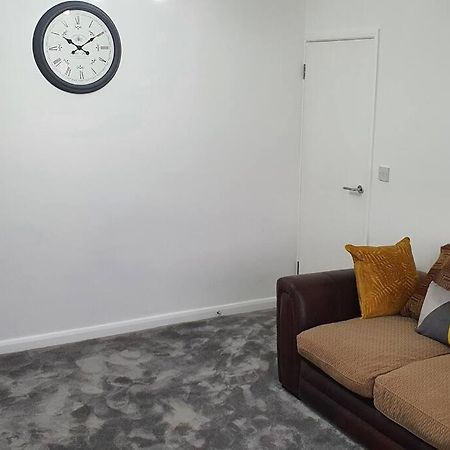 Exquisite And Modern 2 Bed Maisonette Хармондсворт Экстерьер фото