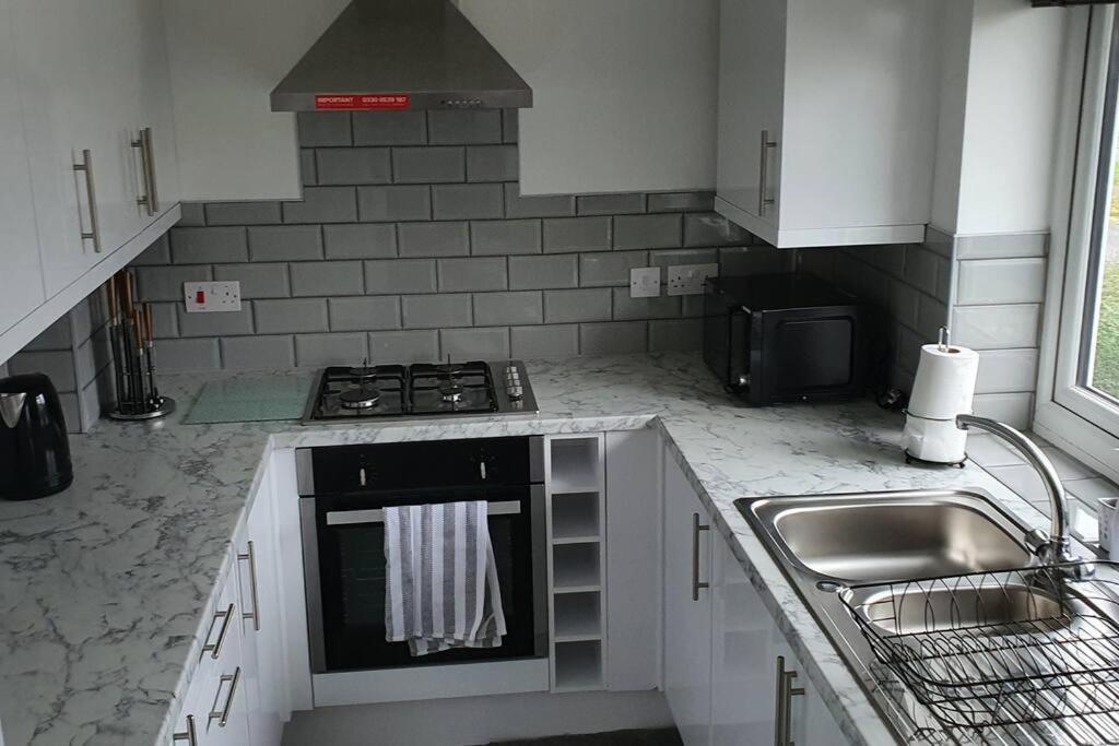 Exquisite And Modern 2 Bed Maisonette Хармондсворт Экстерьер фото